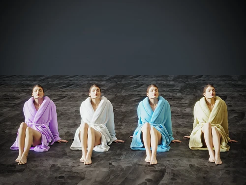 穿着浴袍的女人